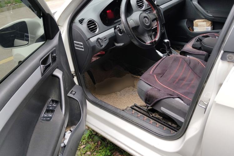 Used Volkswagen Jetta 2015 Value Edition 1.6L Automatic Comfort Version Driver Seat