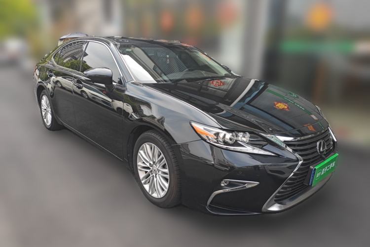 Used Lexus ES 2015 200 Elite Edition Front Right 45 Deg
