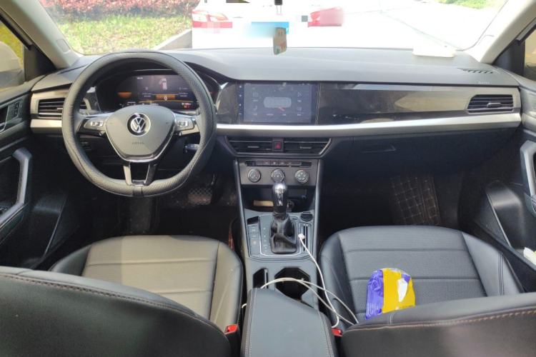 Used Volkswagen Lavida 2022 1.5L Automatic Comfort Edition Center Console