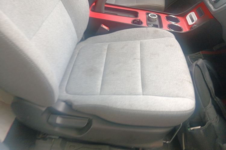 Used Wuling Yangguang 2024 300km Range Practical Window-Sealed Version 60kW Right Front Seat