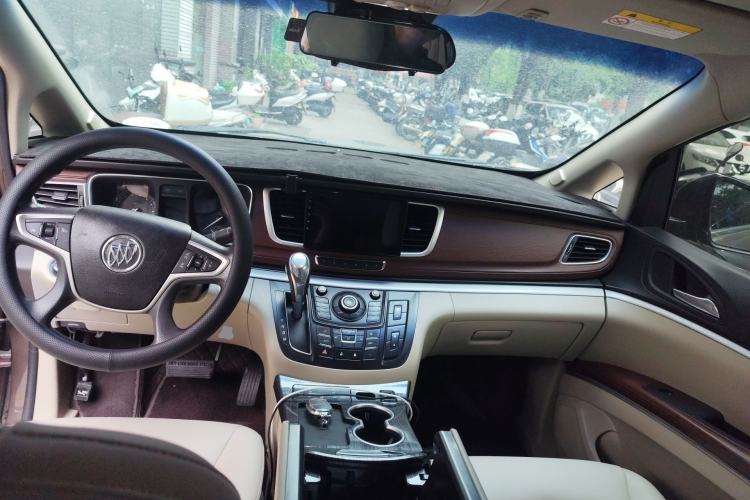 Used Buick GL8 2015 2.4L Luxury Business Premium Edition
