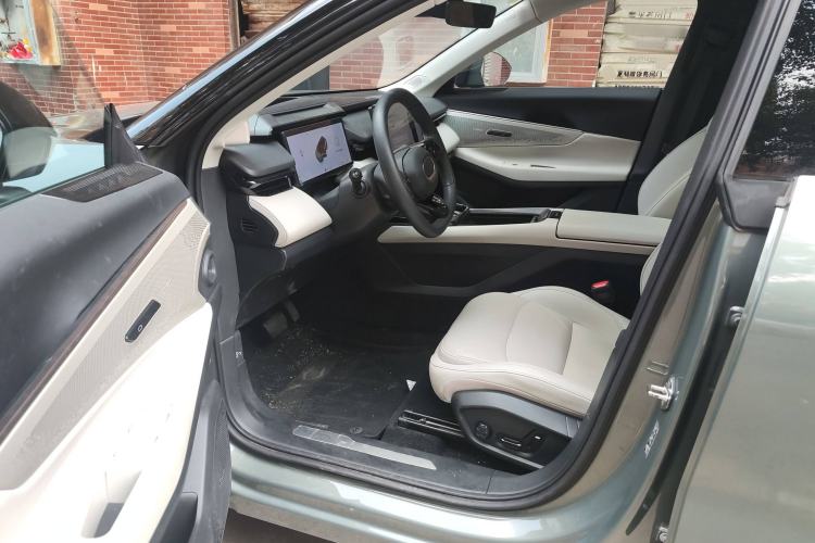 Used Lynk & Co 08 EM-P 2023 220km All-Wheel-Drive Performance Halo Driver Seat