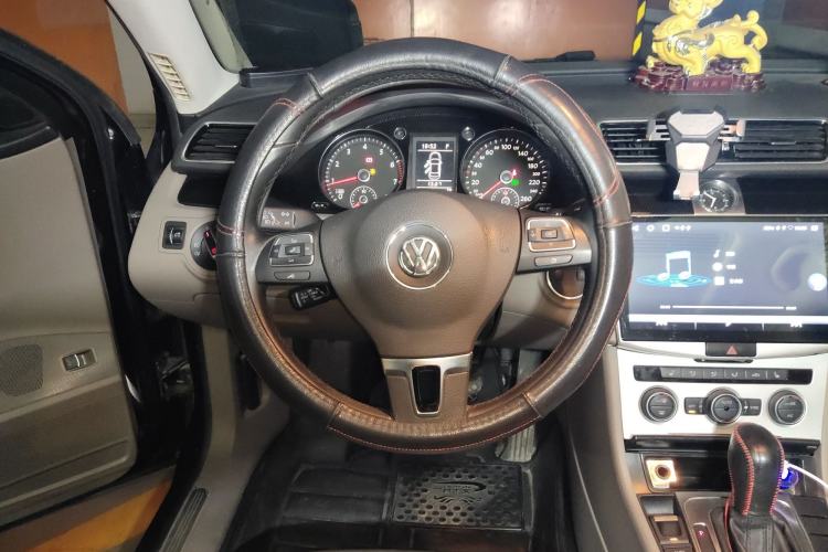 Used Volkswagen Magotan 2015 Facelift 1.8TSI Luxury Model Steering Wheel
