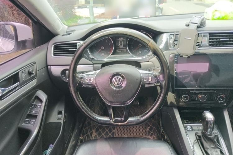 Used Volkswagen Sagitar 2017 180TSI Automatic Luxury Edition
