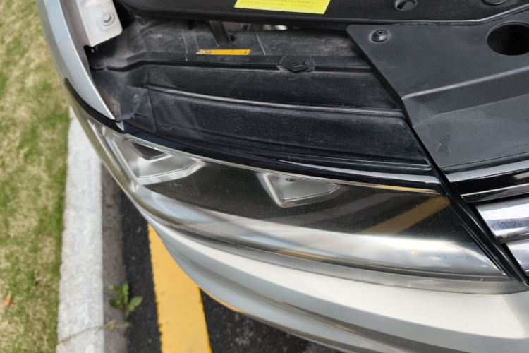 Used Volkswagen Tiguan L 2017 330TSI Automatic Two-Wheel Drive Luxury Edition Right Front Headlight