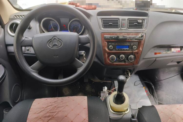 Used CHANGAN KAICHENG Ruixing M60 2019 1.5L Standard Version China VI Emission Standard 5/6 Seats DAM15KR Center Console