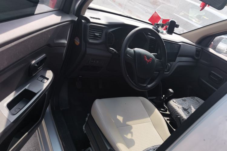Used Wuling Hongguang V 2022 1.5L Jingqu Edition Enclosed-Window Vehicle with Electric Power Steering LAR
