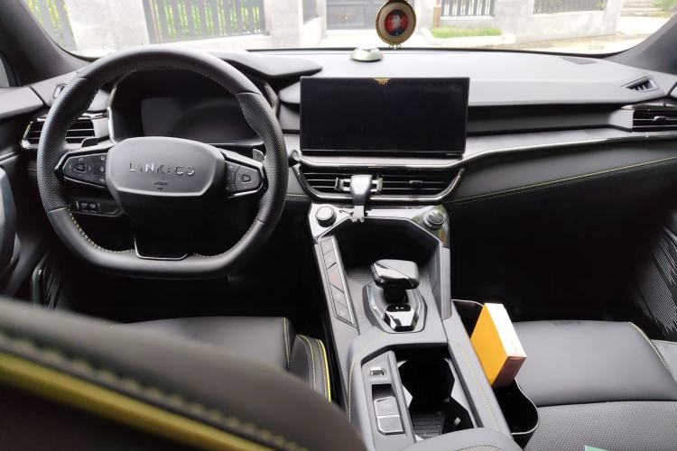 Used Lynk & Co 06 2023 Remix 1.5T Dynamic Halo Center Console