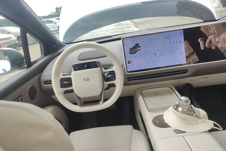 Used Li Auto i6 2025 Model Two-Wheel-Drive Standard Type