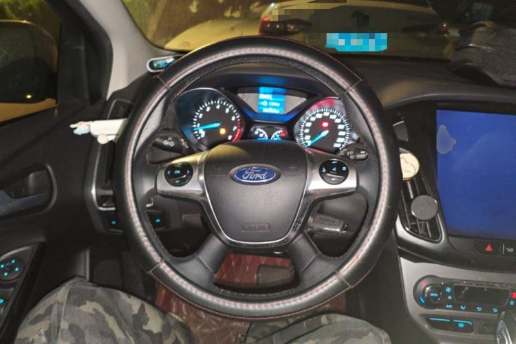 Used Ford Focus 2012 Hatchback 1.6L Automatic Fashion Edition Steering Wheel