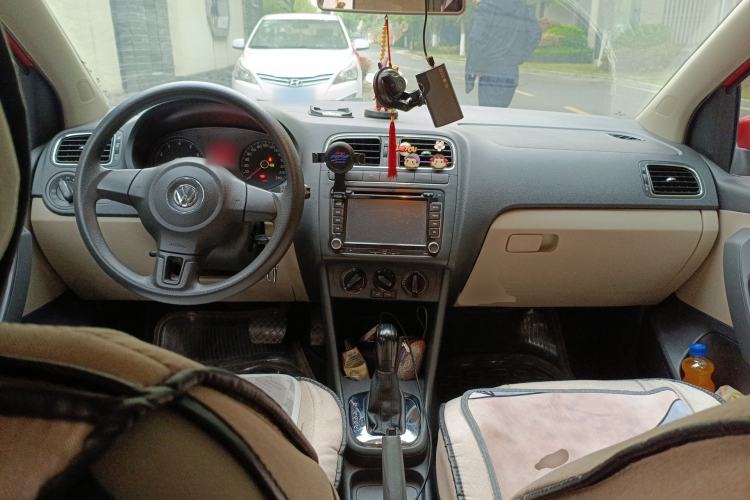 Used Volkswagen Polo 2011 1.6L Automatic ZhiShang Version Center Console