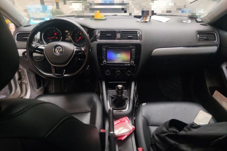 Used Volkswagen Sagitar 2015 1.6L Manual Comfort Model