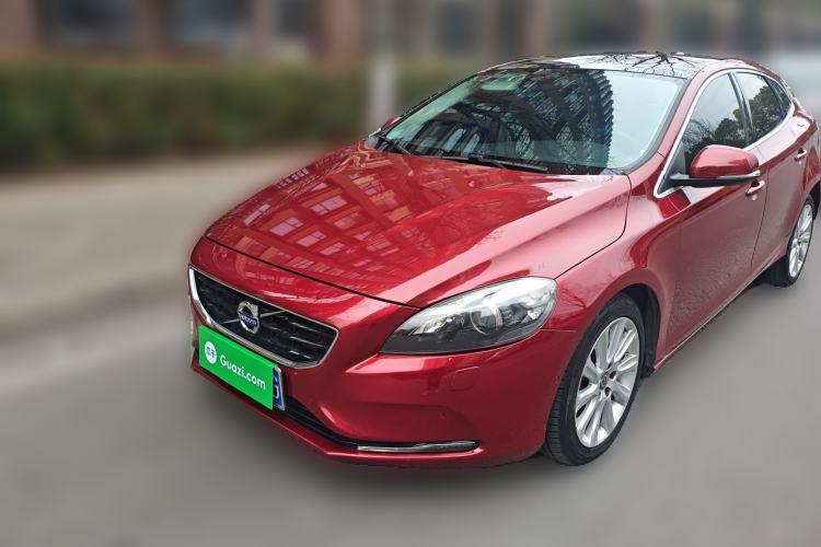 Used Volvo V40 2016 T4 Smart Luxury Edition
