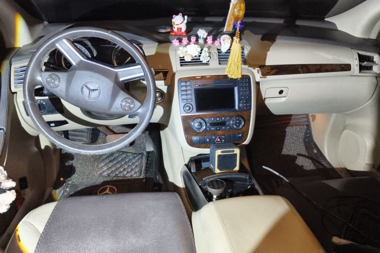 Used Mercedes-Benz R-Class 2010 R 350 L 4MATIC Center Console