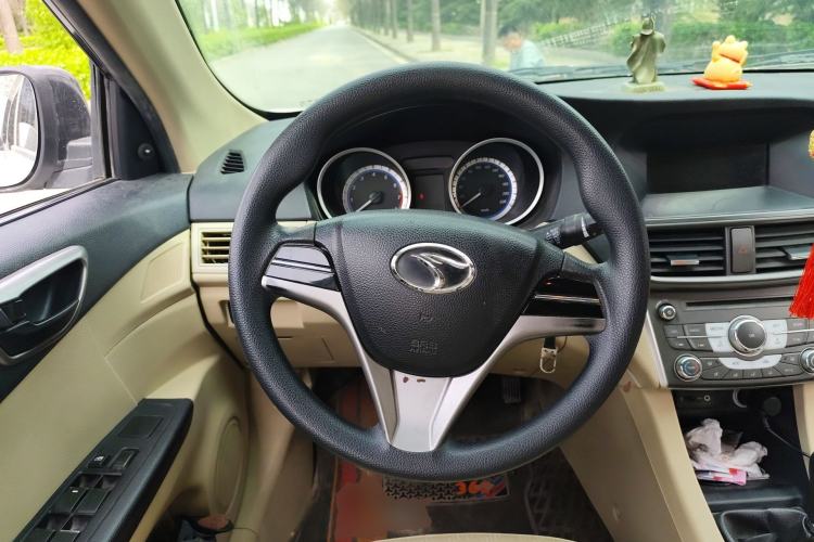 Used Soueast V5 Lingzhi 2015 1.5L Manual Comfort Model Steering Wheel