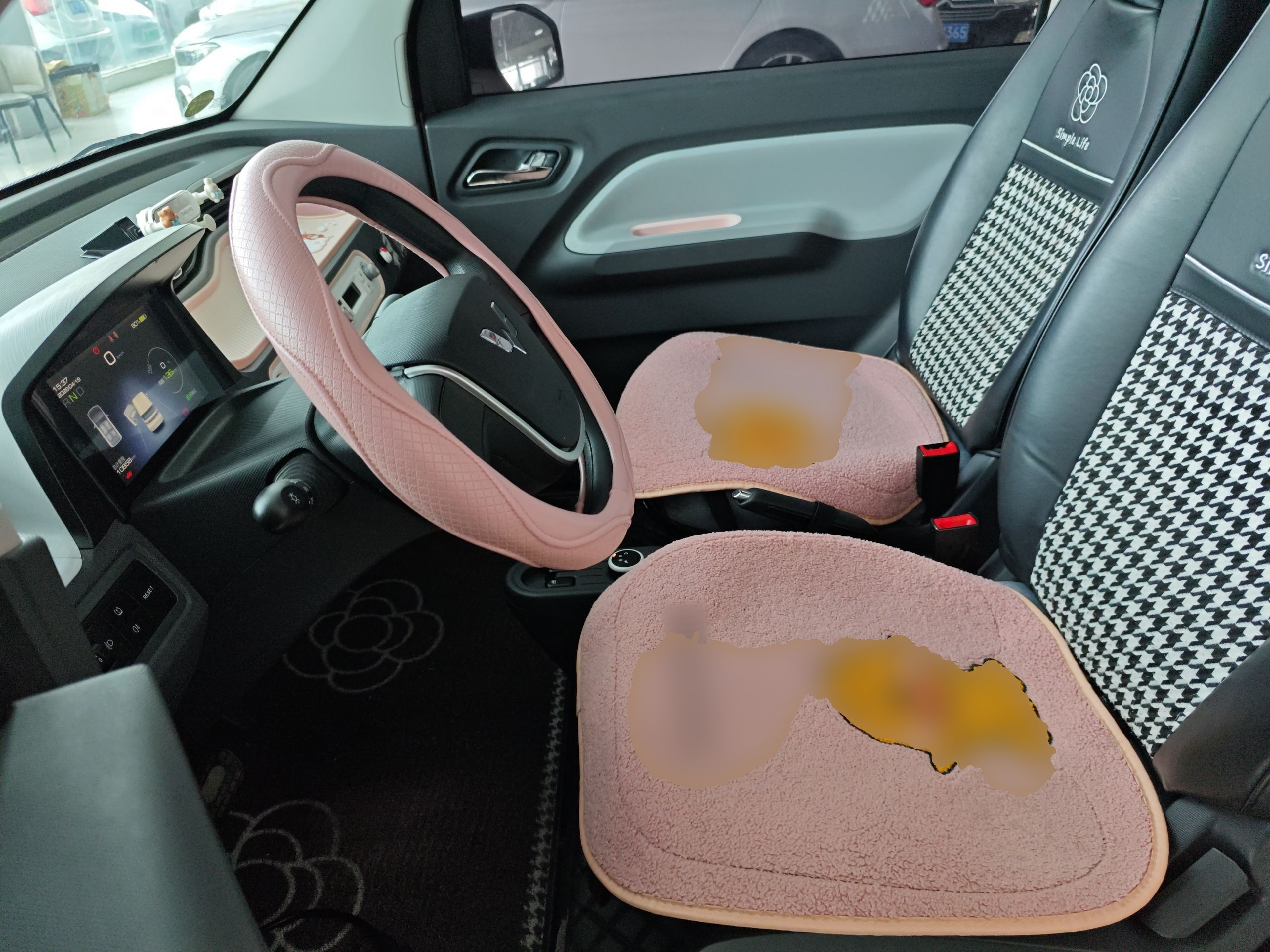 Переднее сиденье в автомобиле