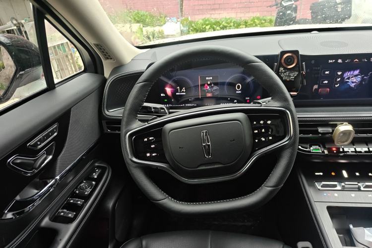 Used Lincoln Corsair 2024 2.0T Two-Wheel Drive Deluxe Edition Steering Wheel