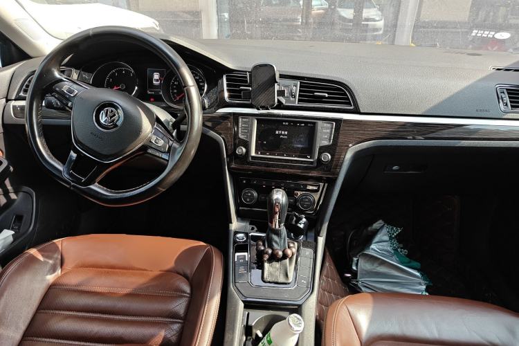 Used Volkswagen Lamando 2015 280TSI DSG Luxury Edition