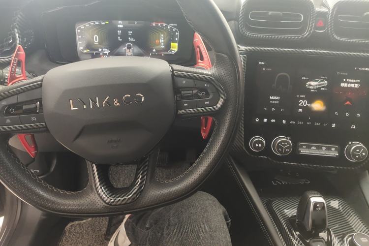 Used Lynk & Co 03 2022 2.0TD DCT JingPro Center Console