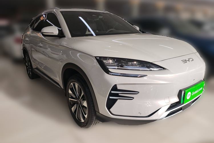 Used BYD Song PLUS New Energy 2024 Honor Edition EV 520km Flagship Model Front Right 45 Deg