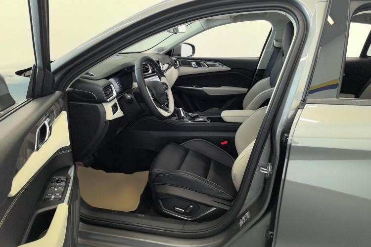 Used Lynk & Co 02 2022 2.0T DCT Shine Plus Left Front Seat