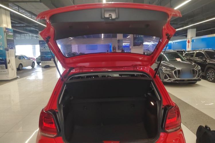 Used Volkswagen Polo 2016 1.6L Automatic Comfort Model Trunk