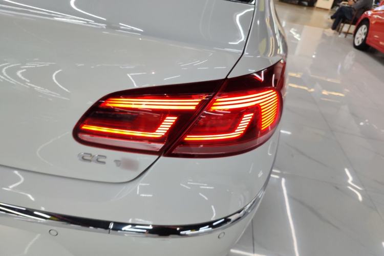 Used Volkswagen FAW-Volkswagen CC 2016 1.8TSI Luxury Model Right Rear Taillight