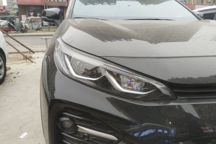 Used Toyota Wildlander 2023 2.0L CVT Two-Wheel Drive Luxury PLUS Edition Right Front Headlight