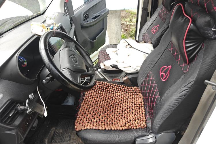 Used CHANGAN KAICHENG Ruixing EM60 2025 Model, Passenger Version—Comfortable Type, 6 Seats, 240 km, Side Doors, 60 kW Left Front Seat