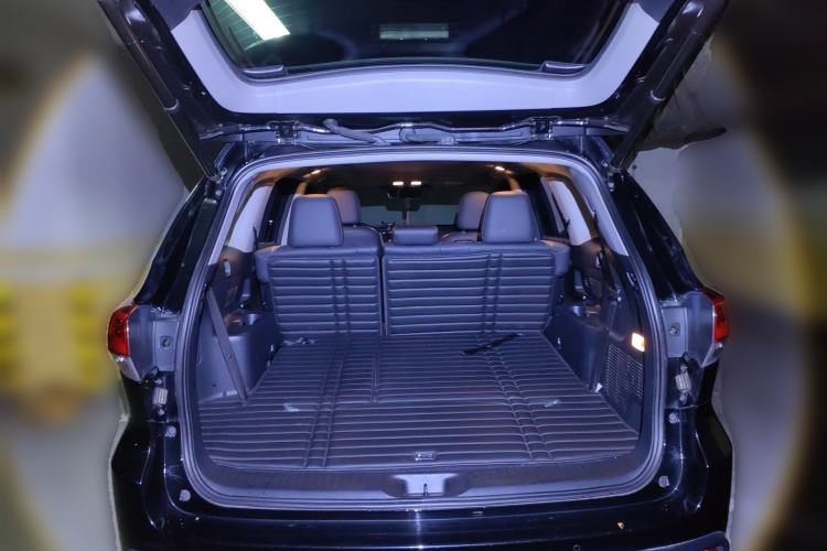 Used Toyota Highlander 2018 2.0T Four-Wheel Drive Luxury Edition 7 Seats China V Emission Standard Trunk