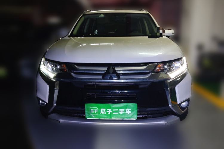 Used Mitsubishi Outlander  Front