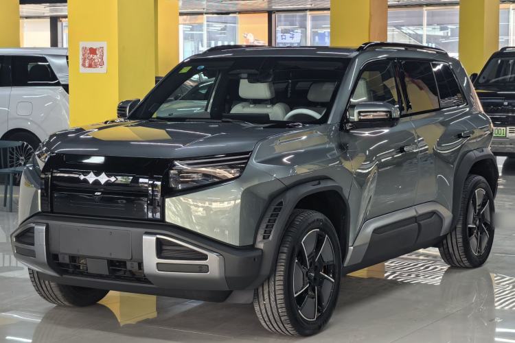 Used Formula Leopard Titanium 3 2025 501KM All-Wheel Drive Intelligent Driving Ultra Version