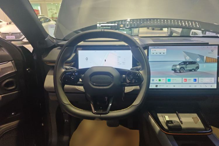 Used Lynk & Co 08 EM-P 2025 220 km All-Wheel-Drive Performance Halo
