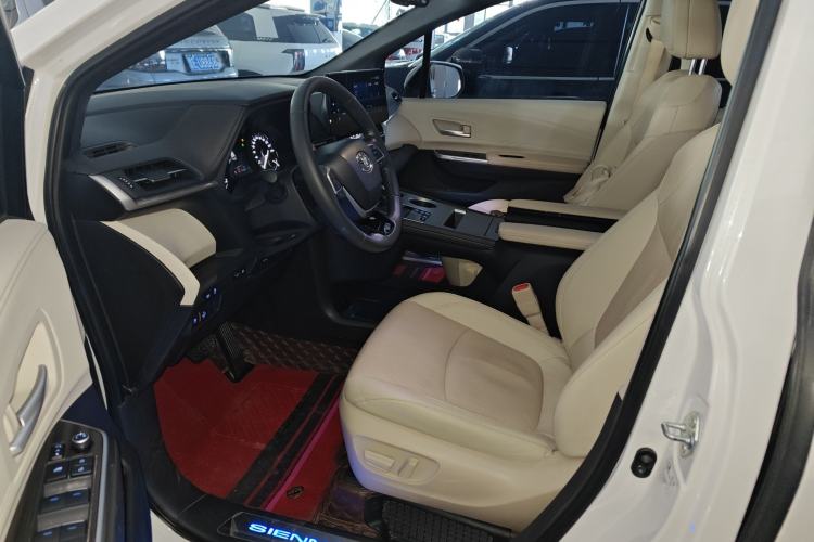 Used Toyota Sienna 2021 2.5L Hybrid Premium Edition
