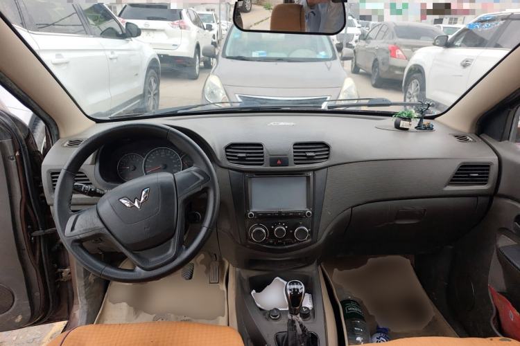 Used Wuling Hongguang 2015 1.5L S Basic Version China V Standard Center Console