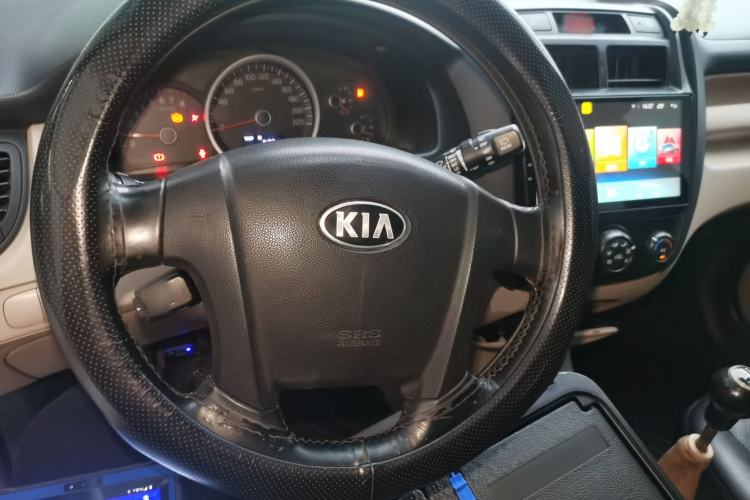 Used Kia Sportage 2013 2.0L Manual Two-Wheel Drive GL Trim Center Console