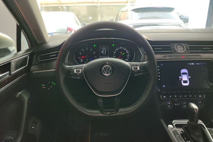 Used Volkswagen Magotan 2017 330TSI DSG Luxury Model Steering Wheel