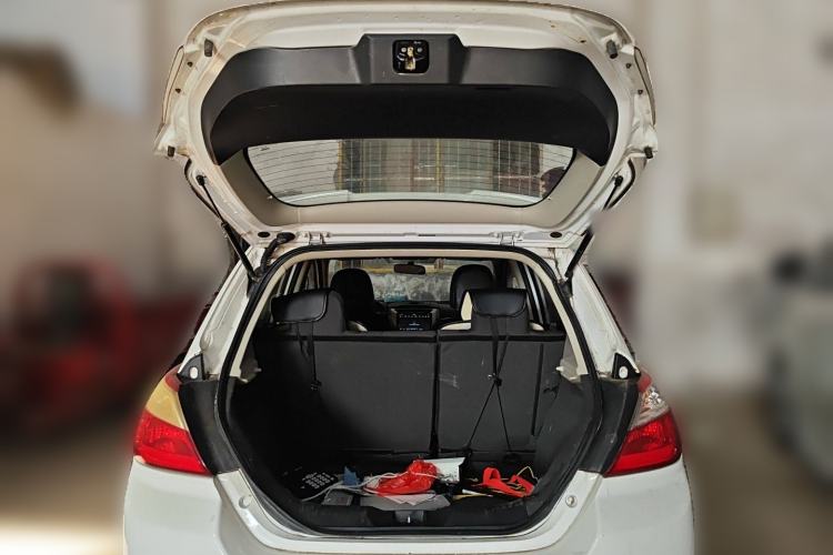 Used Venucia R50 2013 1.6L Automatic Fashion Edition