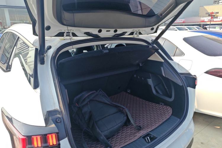 Used Lynk & Co 06 EM-P 2022 PHEV 84 km Range Pro Version