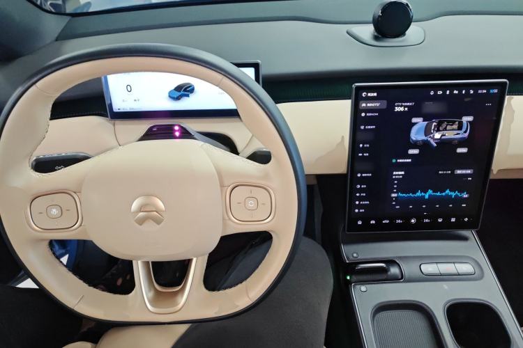 Used Nio ET5T 2023 75 kWh Touring Center Console