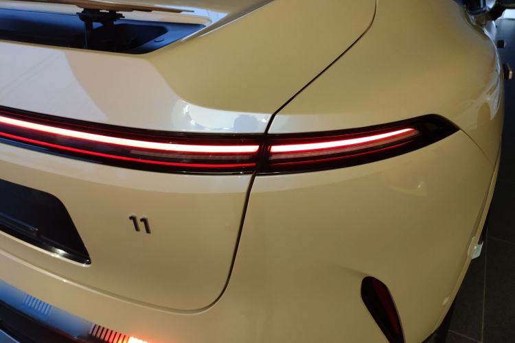 Used Avatr 11 2024 700 Three-Laser Four-Wheel Drive Recommended Version