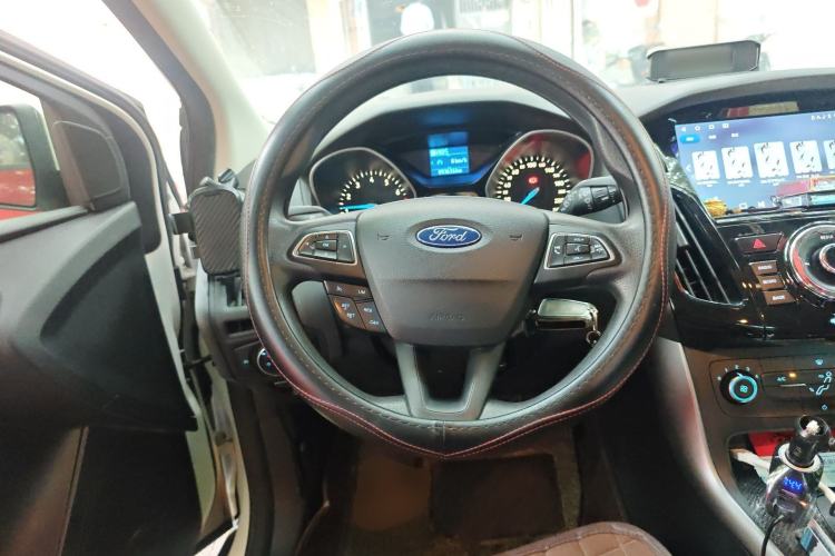 Used Ford Focus 2015 Hatchback 1.6L Automatic Comfort Model Steering Wheel