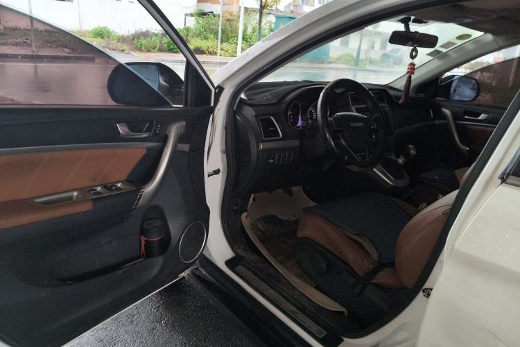 Used Haval M6 2017 1.5T Manual Two-Wheel Drive Elite Model Driver Seat
