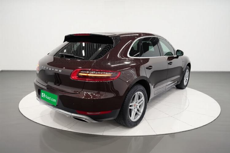 Used Porsche Macan 2017 Macan 2.0T Rear Right 45 Deg