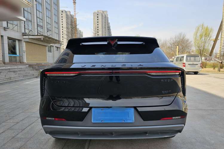 Used Venucia V 2022 260T Black Horse Edition · Idol