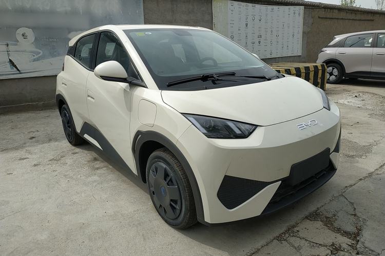 Used BYD Seagull 2025 305km Active Version Front Right 45 Deg