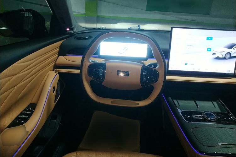 Used Geely Galaxy Galaxy 8 2025 130km EM-P Exploration Edition