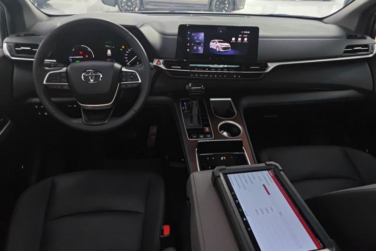 Used Toyota SIENNA 2024 2.5L Hybrid Luxury Edition