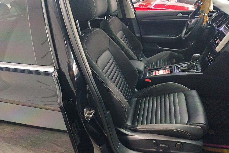 Used Volkswagen Magotan 2020 330TSI DSG Leading Model Right Front Seat