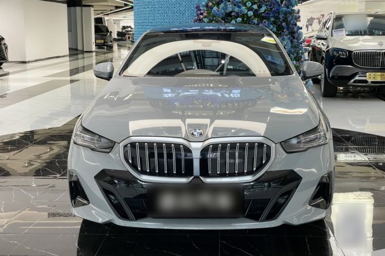 Used BMW 5 Series 2024 525i M Sport Package Exterior 9